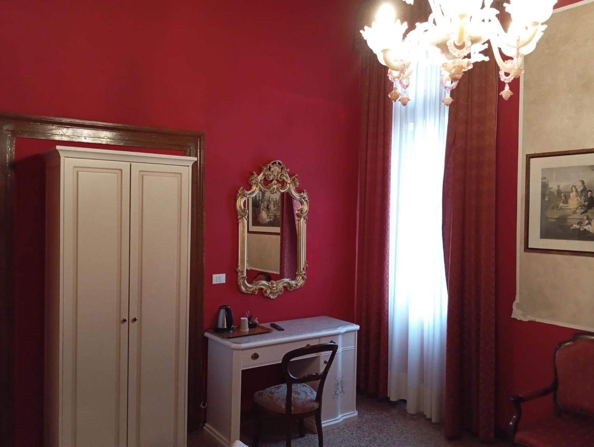 Palazzo Lion Morosini - Check In Presso Locanda Ai Santi Apostoli Benátky Exteriér fotografie