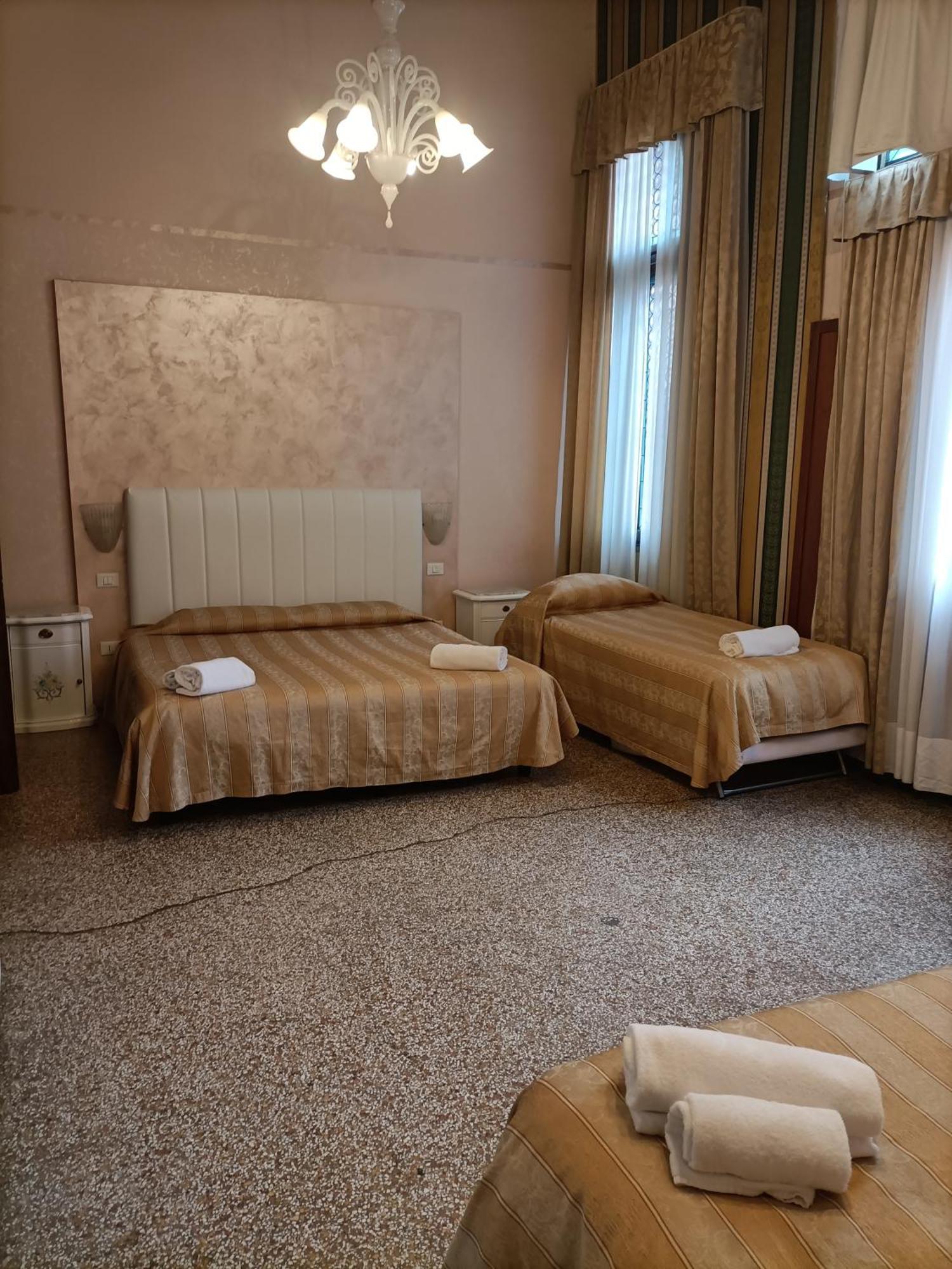 Palazzo Lion Morosini - Check In Presso Locanda Ai Santi Apostoli Benátky Exteriér fotografie