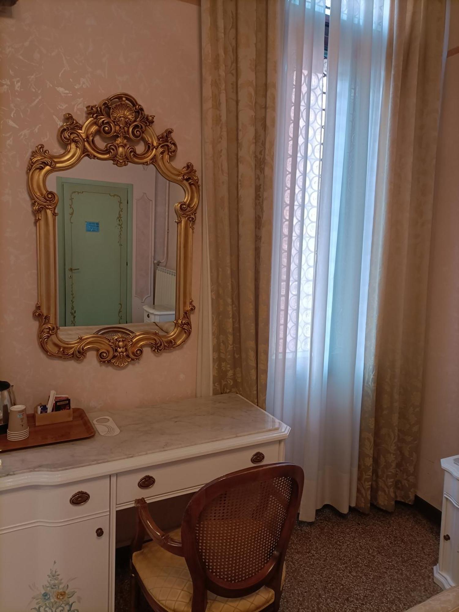 Palazzo Lion Morosini - Check In Presso Locanda Ai Santi Apostoli Benátky Exteriér fotografie